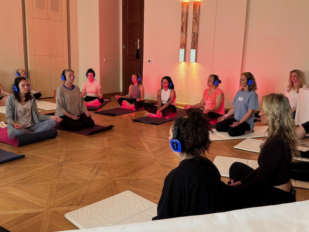 Silent jóga a meditácia so slúchadlami